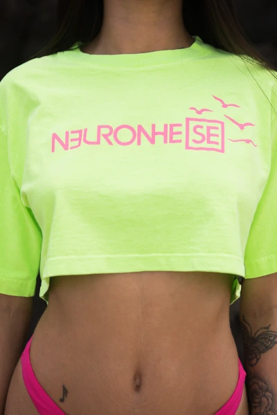 Cropped stone neuronhe[se]
