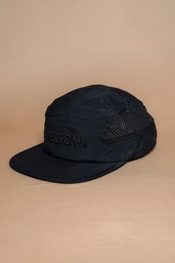 Boné Five Panel Furado a Laser