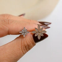 Brinco Flor M Cravejado