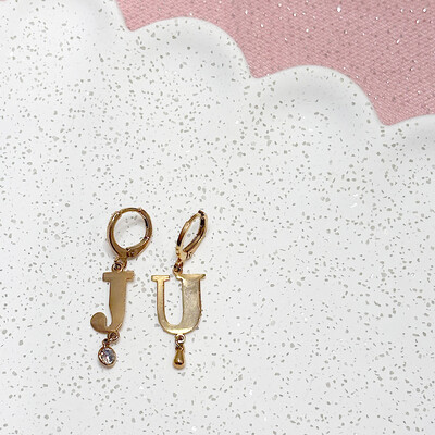 Foto Argola Letras (lados diferentes)