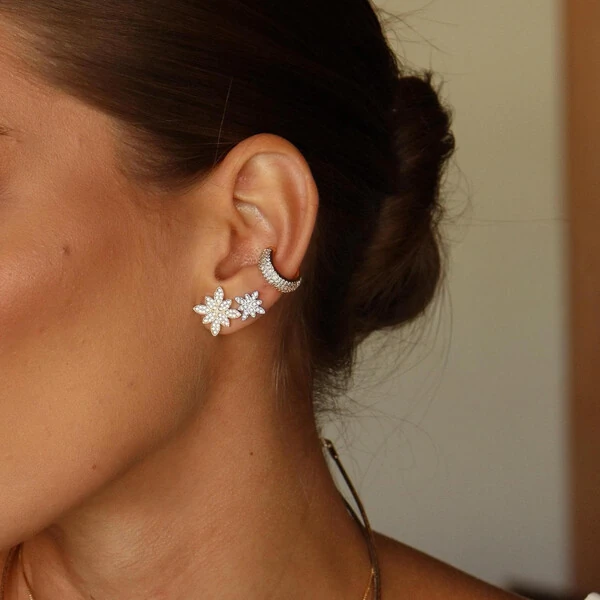 Brinco Flor M Cravejado