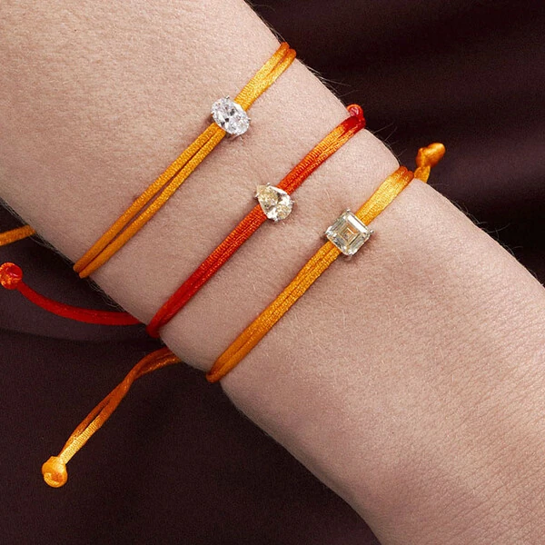 Pulseira Fio de Seda Pingente em Prata 925