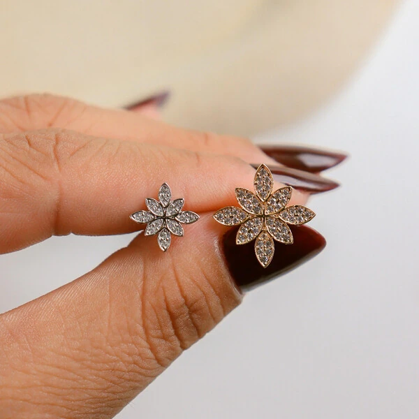 Brinco Flor M Cravejado