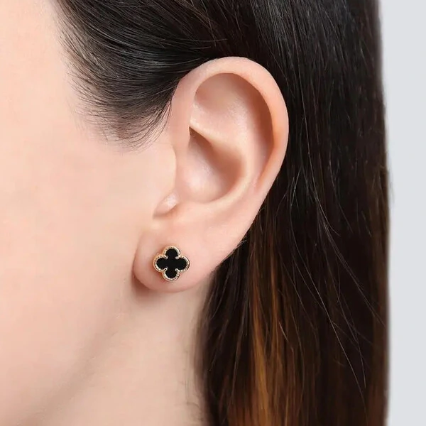 Brinco Mini Trevo Preto