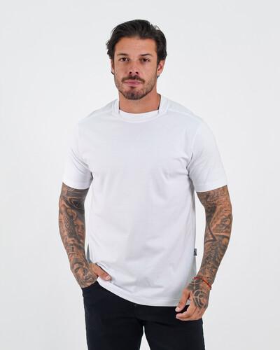 Foto T-Shirt Gola Sobreposta
