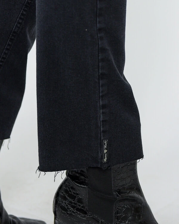 Calça Reta Black Barra a Fio