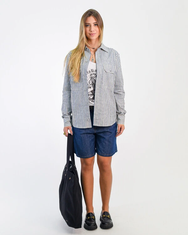 Camisa Listrada com Bolsos Chapados