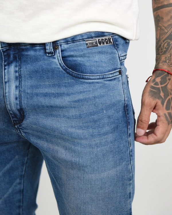 Calça Jeans Slim Recorte nos Bolsos