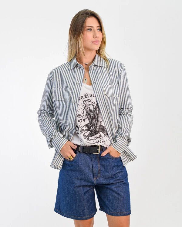 Camisa Listrada com Bolsos Chapados