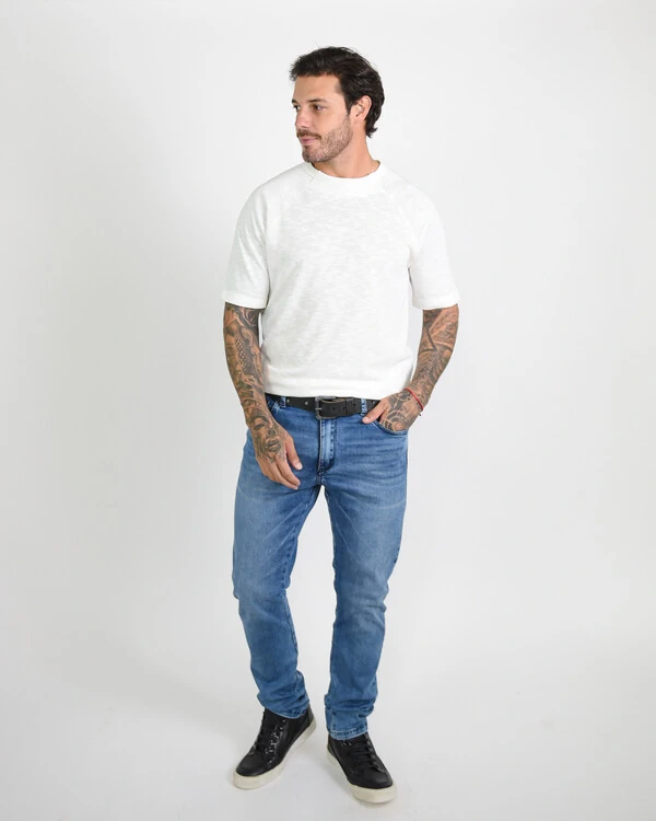 Calça Jeans Slim Recorte nos Bolsos