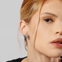 Brinco Gota Delicada Com Detalhe Em Zicônia