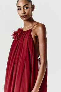 Vestido Mirela Com Broche Crisântemo