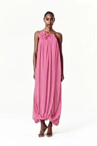 Vestido Mirela Com Broche Crisântemo