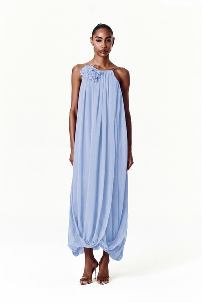 Foto Vestido Mirela Com Broche Crisântemo
