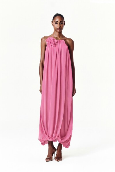 Foto Vestido Mirela Com Broche Crisântemo
