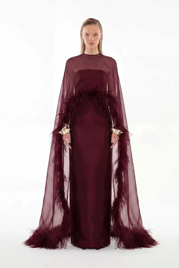 Capa Longa com Plumas