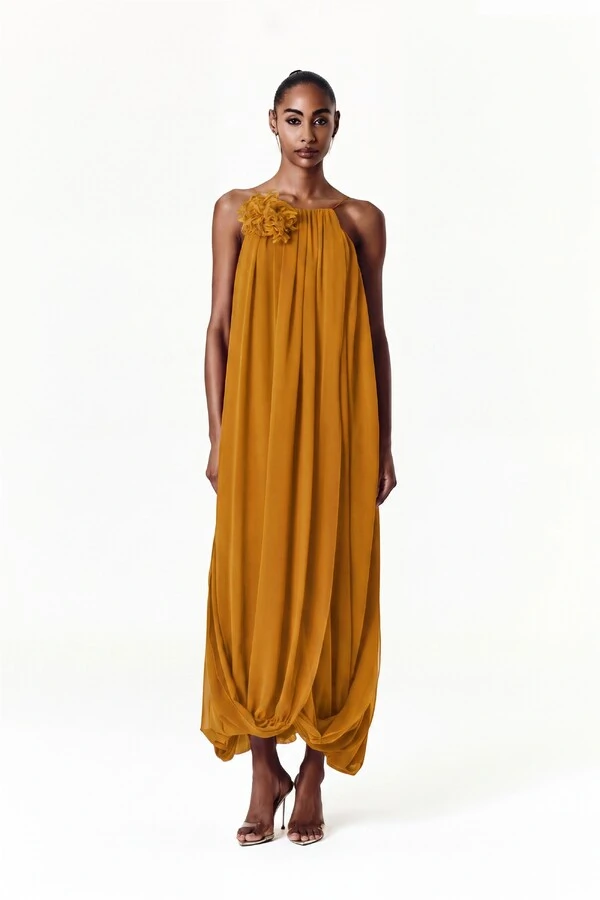 Vestido Mirela Com Broche Crisântemo