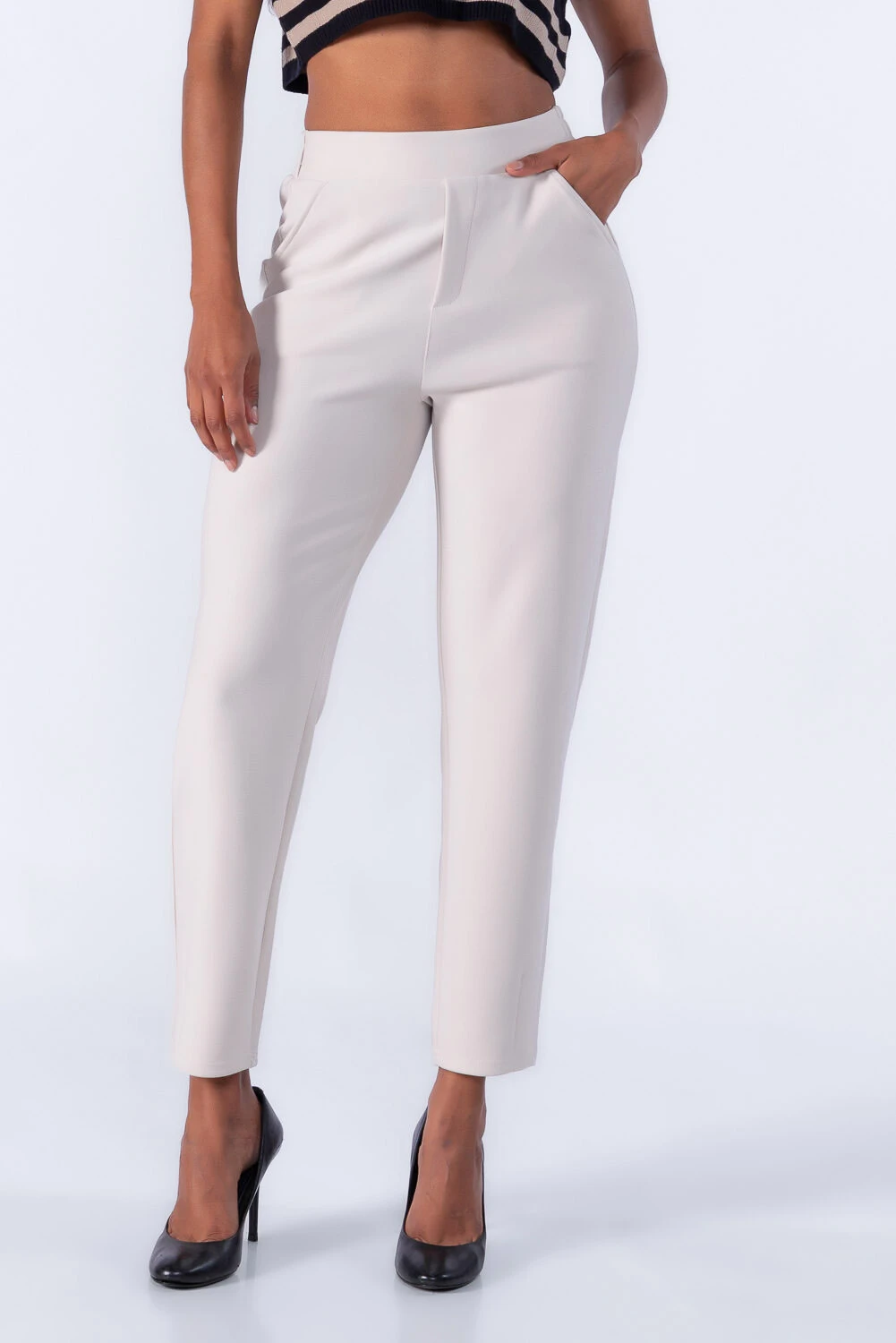 Foto Calça social com bolsos
