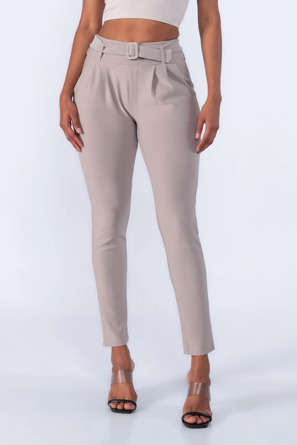 Foto Calça cenoura pregas bolso
