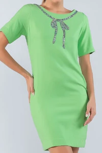 Vestido curto de manga com detalhe strass