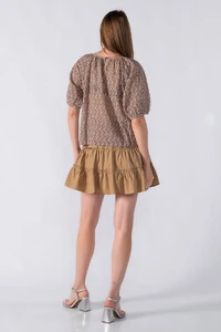 Blusa bata texturizada manga curta