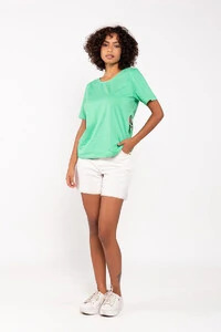 T-shirt algodao detalhe corrente lateral
