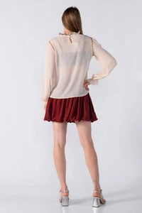 Blusa bata manga longa detalhe bordado