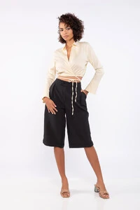 Camisa cropped transpassada amarracao
