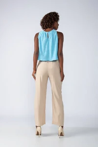 Blusa cropped em crepe texturizado