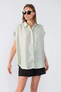 Camisa ampla barra dobrada