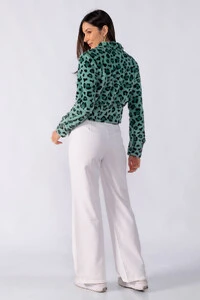 Casaco animal print curto ziper frontal