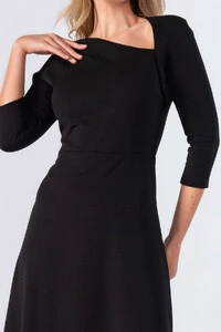 Vestido midi decote moderno