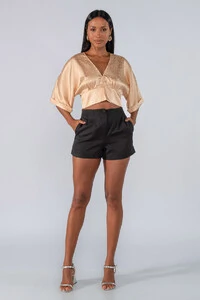 Shorts liso bolso lateral