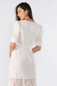 Blusa social decote quadrado detalhe na manga