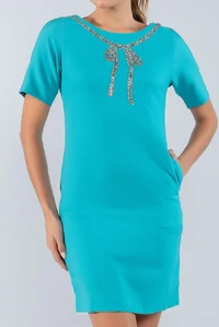 Vestido curto de manga com detalhe strass