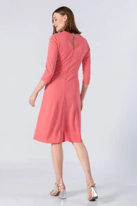 Vestido midi decote moderno