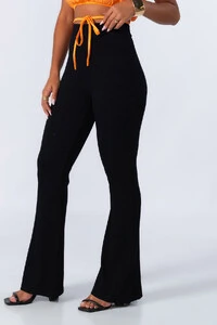 Calca flare em viscose canelada