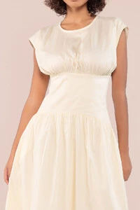 Vestido midi em algodao com pregas acinturado