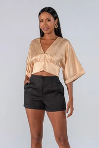 Shorts liso bolso lateral