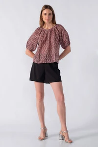 Blusa bata texturizada manga curta