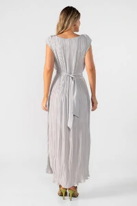 Vestido midi plissado com ombreiras