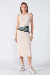 Vestido canelado regata