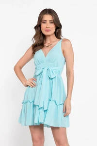 Vestido curto com babados e faixa embutida