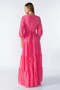 Vestido longo com babados com faixa