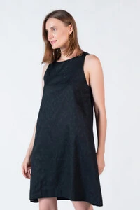 Vestido amplo com texturas