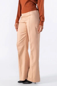 Calca pantalona com recorte frontal