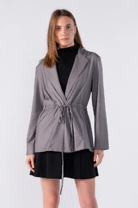 Blazer alongado com amarracao na cintura