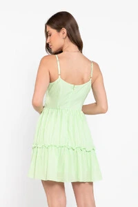 Vestido curto com babados e faixa embutida