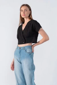 Cropped transpassado com botoes