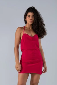 Vestido costas vazadas e franzido laterais
